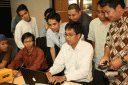 bloggernegatif-dengerinpakarnegatif.gif