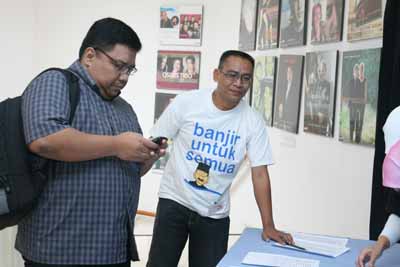 Ketemu NdoroKakung Yang Lagi Jadi Gelandangan di Depan Gedung :)