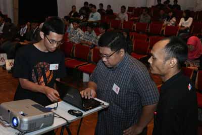 Nyetting Laptop untuk Presentasi