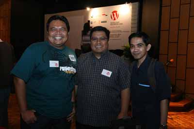 Oh Gitu Toh, Ya Udah Antri Deh Kalau Gitu ... Satu Satu Yah, Jangan Berebut hihihi